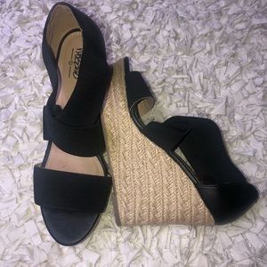 black wedges